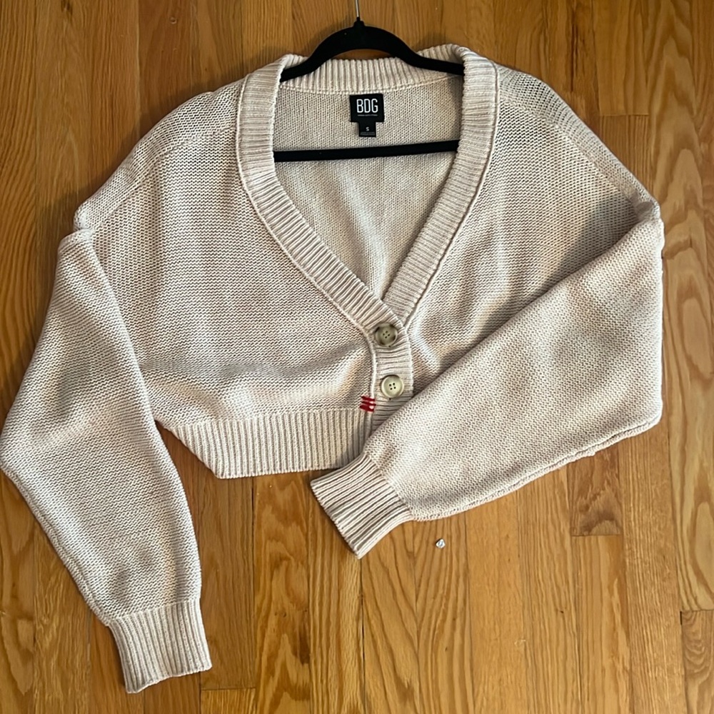 Cropped neutral sweater